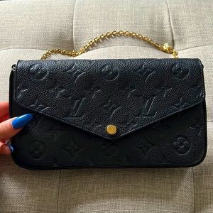 LOUIS VUITTON
Monogram Empreinte Pochette Felicie